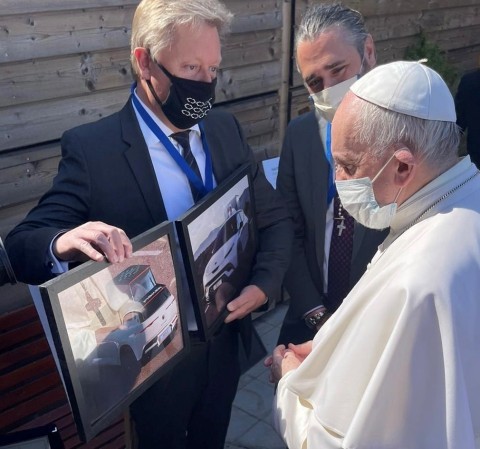 Fisker Inc. – passionate creator of the world's most sustainable electric vehicles and advanced mobility solutions – is set to develop the first all-electric vehicle for the Holy See, Pope Francis, after a historic visit to Vatican City. Fisker co-founders, Henrik Fisker and Dr. Geeta Gupta-Fisker, during a private audience with Pope Francis on Thursday, presented a vision for the design of an all-electric papal transport. (Photo: Business Wire)