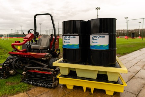 Manchester United is helping to create a cleaner world by utilizing Renewable Energy Group's EnDura Fuels(TM) in their groundskeeping equipment. (Photo: Business Wire)