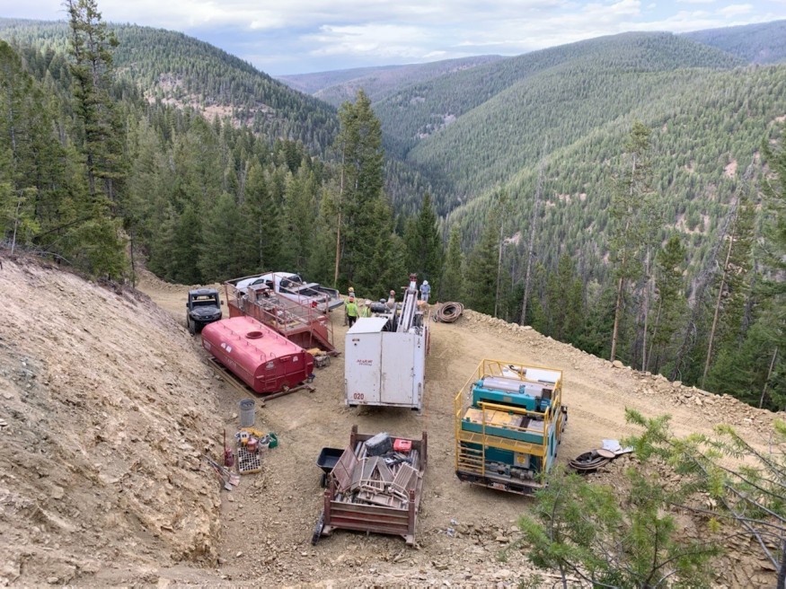 Image 1 – First Cobalt and contractors’ drilling crew setting up equipment, targeting the copper-rich western extension of the Iron Creek deposit. (CNW Group/First Cobalt Corp.)