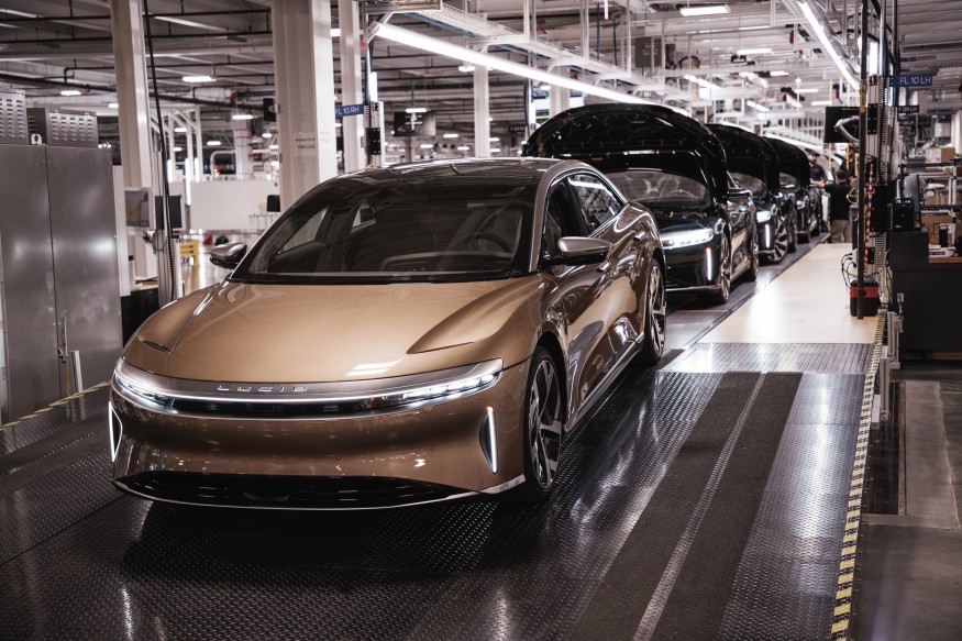 The first customer-quality Lucid Air luxury electric sedans rolled off the assembly line today at Lucid's Advanced Manufacturing Plant (AMP-1) in Casa Grande, AZ, which included a factory commissioning ceremony with Arizona Governor Doug Ducey.