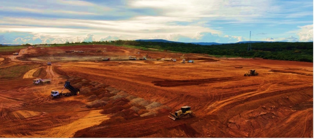 Sigma Lithium is currently in construction at its wholly owned Grota do Cirilo Project in Brazil, which includes a state-of-the-art, green-tech processing plant that uses 100% renewable energy, 100% recycled water and 100% dry-stack tailings. (PRNewsfoto/Sigma Lithium)