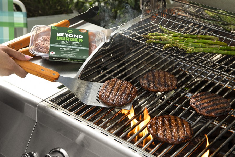 Summer grilling with the newest Beyond Burger (CNW Group/Beyond Meat)