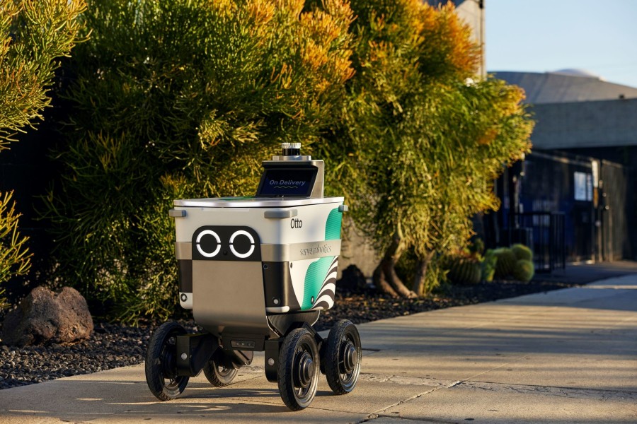 Serve Robotics food delivery robot (PRNewsfoto/Serve Robotics Inc.)